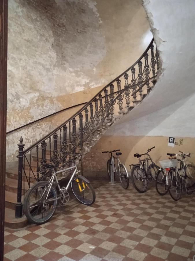 Classical Budapest Apartment In The Old Pest Екстер'єр фото