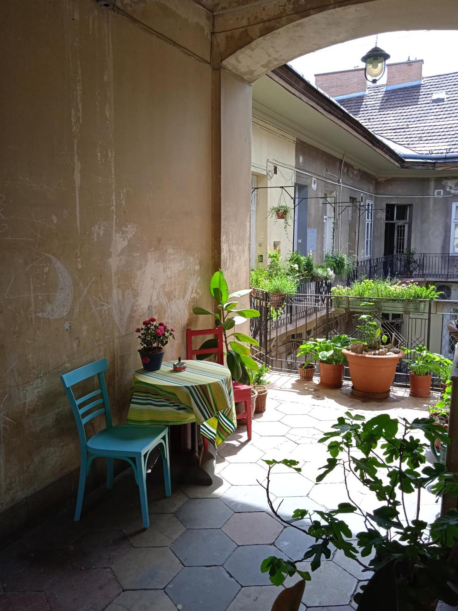Classical Budapest Apartment In The Old Pest Екстер'єр фото