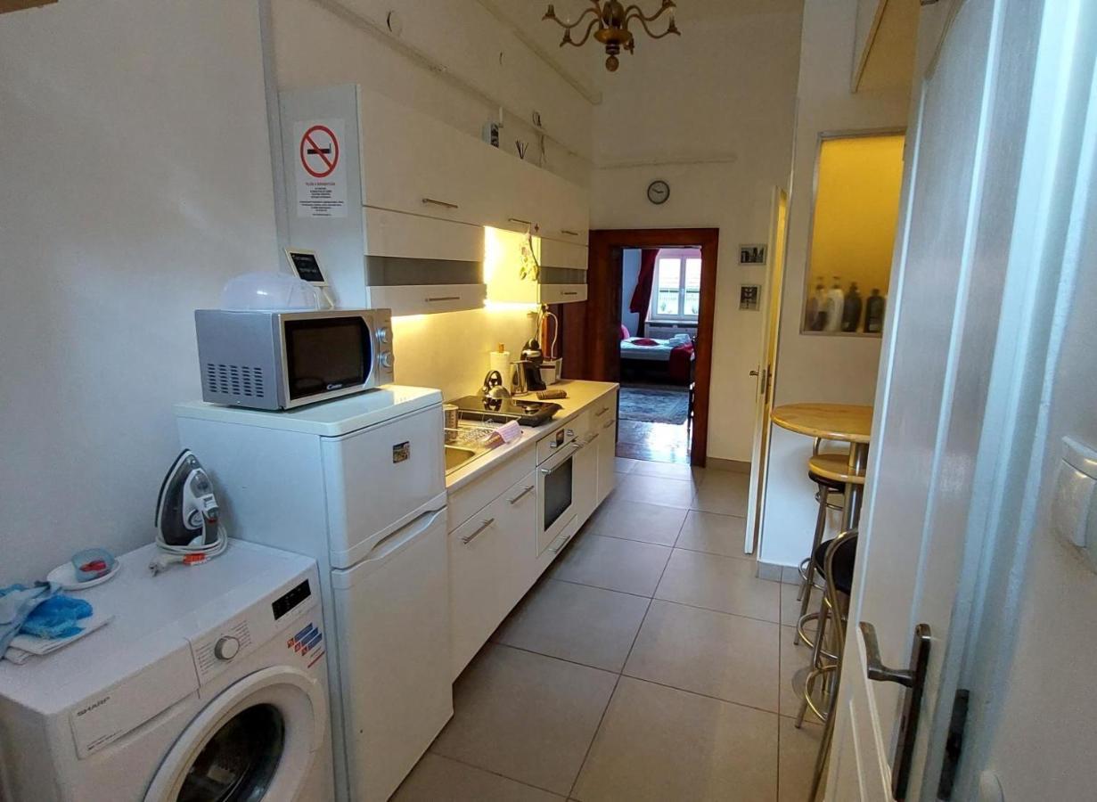 Classical Budapest Apartment In The Old Pest Екстер'єр фото