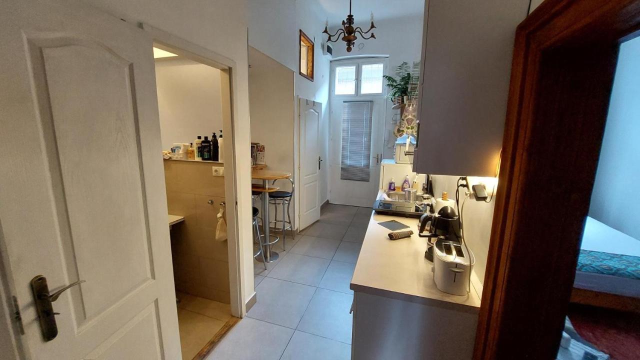 Classical Budapest Apartment In The Old Pest Екстер'єр фото