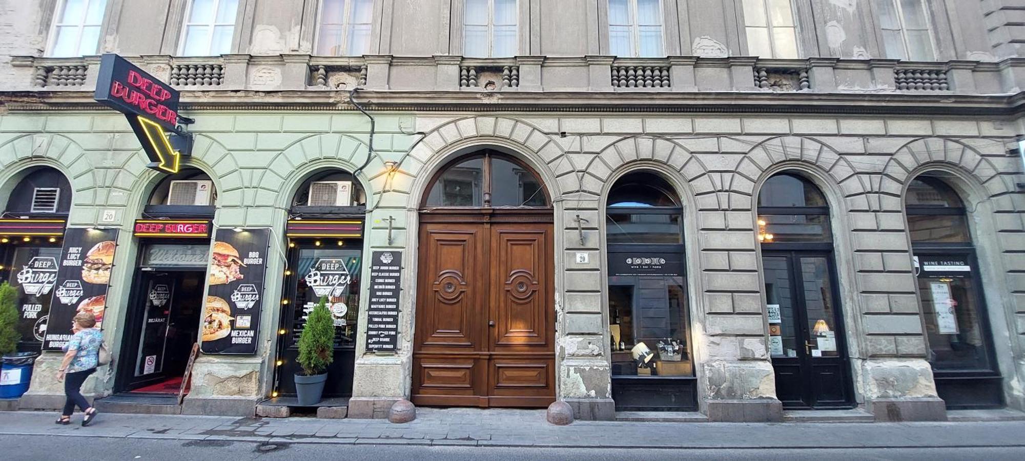 Classical Budapest Apartment In The Old Pest Екстер'єр фото