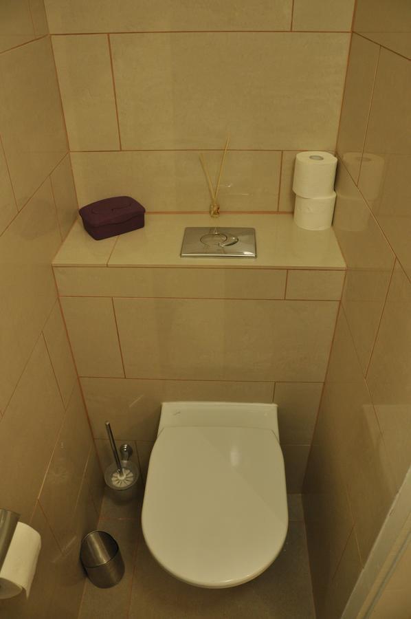 Classical Budapest Apartment In The Old Pest Екстер'єр фото