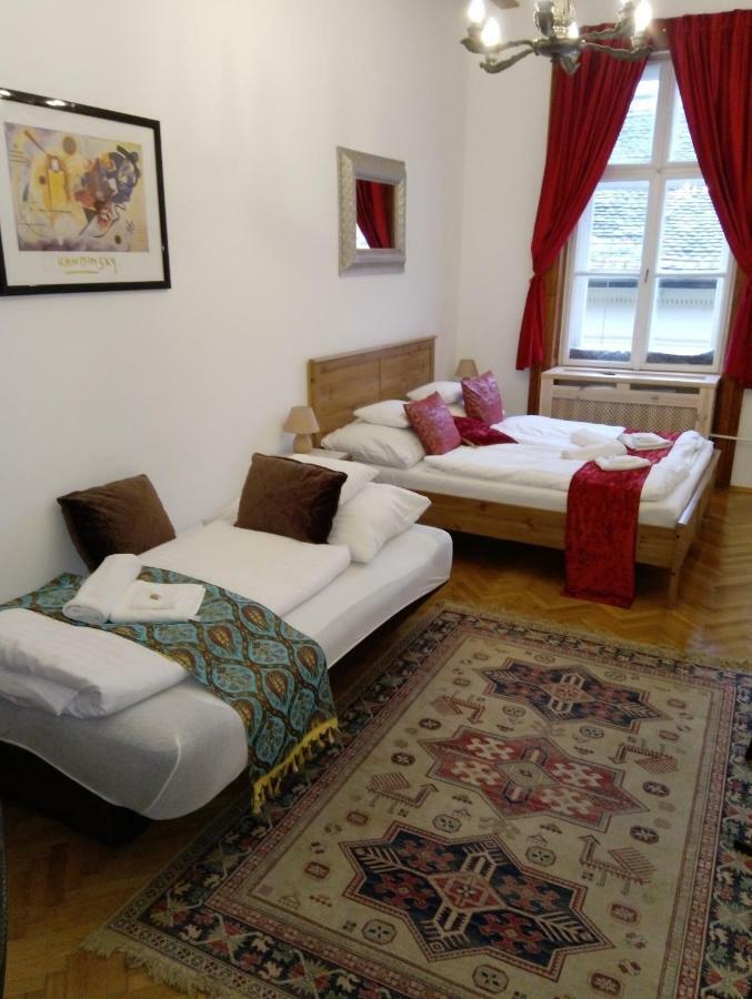 Classical Budapest Apartment In The Old Pest Екстер'єр фото